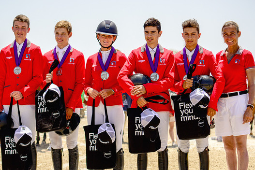 Das Schweizer Junioren Team gewinnt an der EM in Vilamoura (POR) die Silbermedaille (Bild: Vilamoura Equestrian Center)