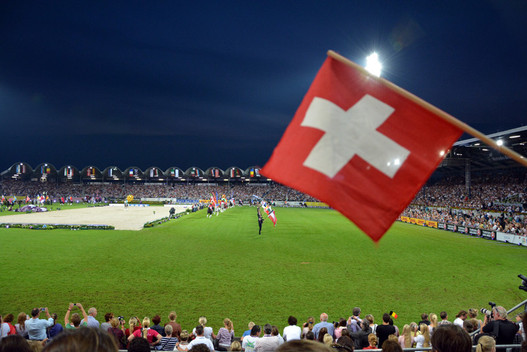 Die Schweizer Flagge weht in der Aachener Soers!