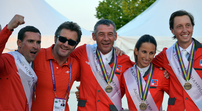 Bronze für die Schweizer Springreiter-Equipe mit Romain Duguet, (Veterinär Thomas Wagner), Paul Estermann, Janika Sprunger und Martin Fuchs.