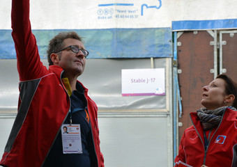 Teamveterinär Thomas Wagner sowie Delegationsleiterin des Pferdesportverbandes, Evelyne Niklaus  (Bild: Nicole Basieux/SVPS)